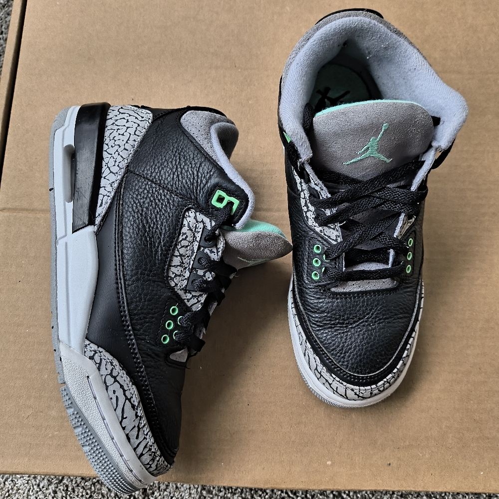 Air Jordan 3 "Green Glow" Size 5.5Y - 7W